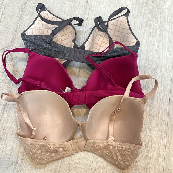 Victoria Secret Lot 3 Bra's 32DD(E) - Picture 2 of 5